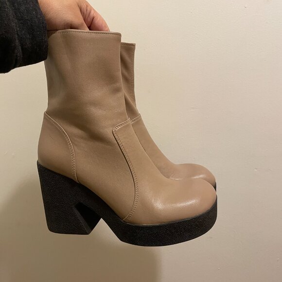 Gently Used! Jeffrey Campbell *KARTINI* Platform Boots in Taupe, Size 9. Cute!!! - Picture 4 of 15